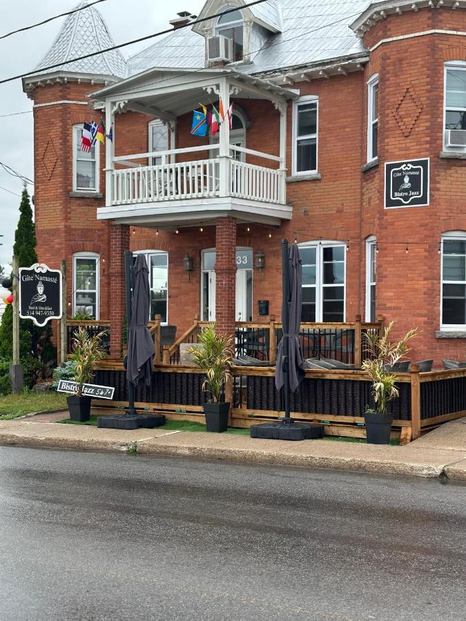 Auberge Et Bistro Namaste Lachute Zewnętrze zdjęcie