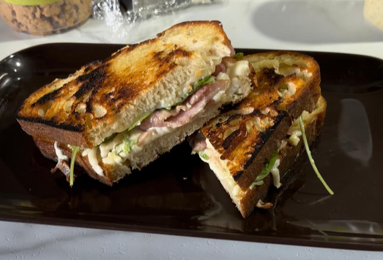 Auberge Et Bistro Namaste Lachute Zewnętrze zdjęcie