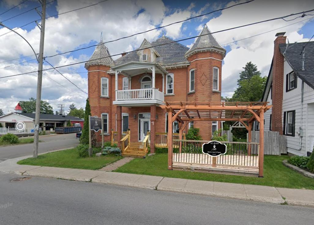 Auberge Et Bistro Namaste Lachute Zewnętrze zdjęcie